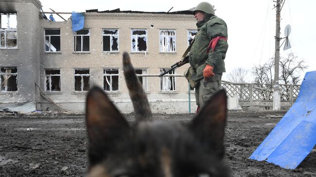 Боец Народной милиции ДНР в Волновахе