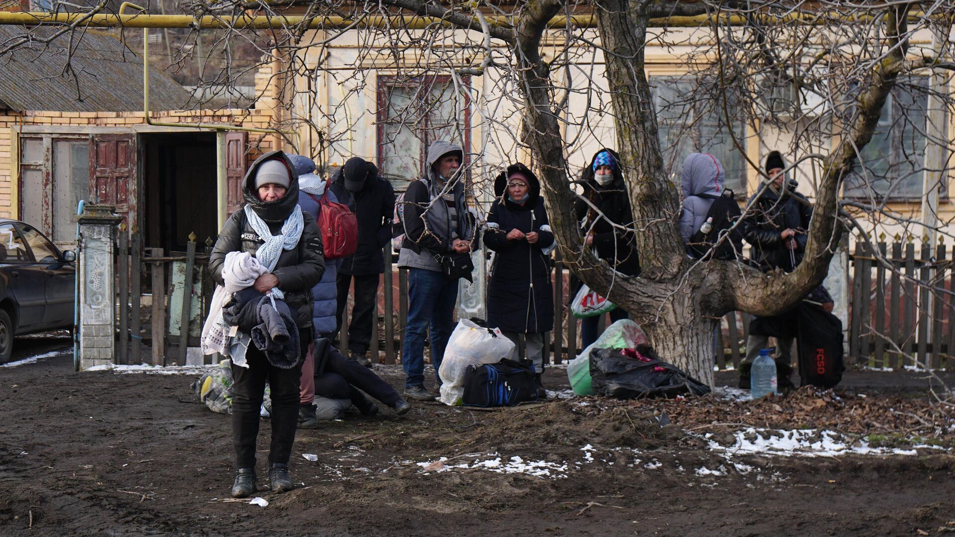 Жители Мариуполя эвакуированные из города - РИА Новости, 1920, 15.03.2022