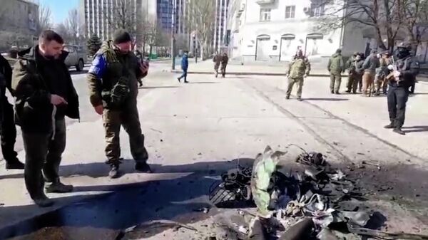 Пушилин на месте падения ракеты Точка-У в Донецке
