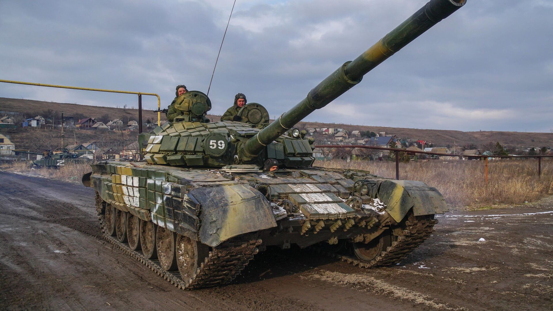 Военнослужащие Народной милиции ДНР в танке Т-72 на окраинах Мариуполя - РИА Новости, 1920, 22.03.2022