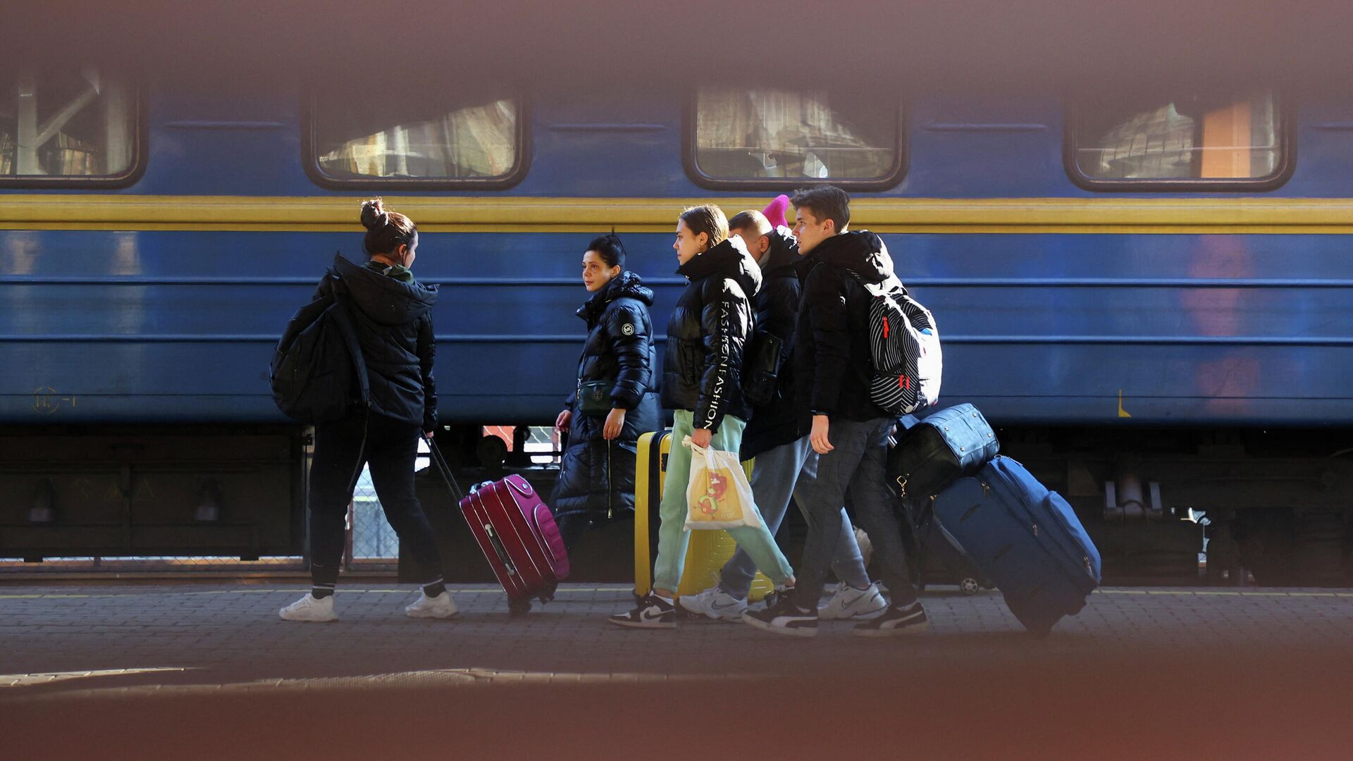 Жители Украины в городе Медыка на границе Украины и Польши - РИА Новости, 1920, 16.03.2022