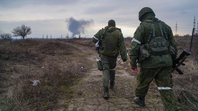 Военнослужащие народной милиции ДНР в окрестностях Мариуполя