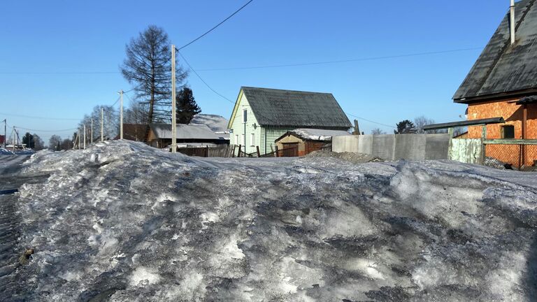 Угольная пыль на снегу