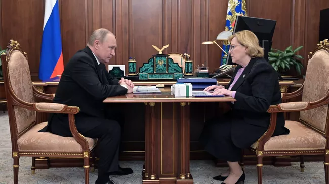 Президент РФ Владимир Путин и руководитель ФМБА Вероника Скворцова