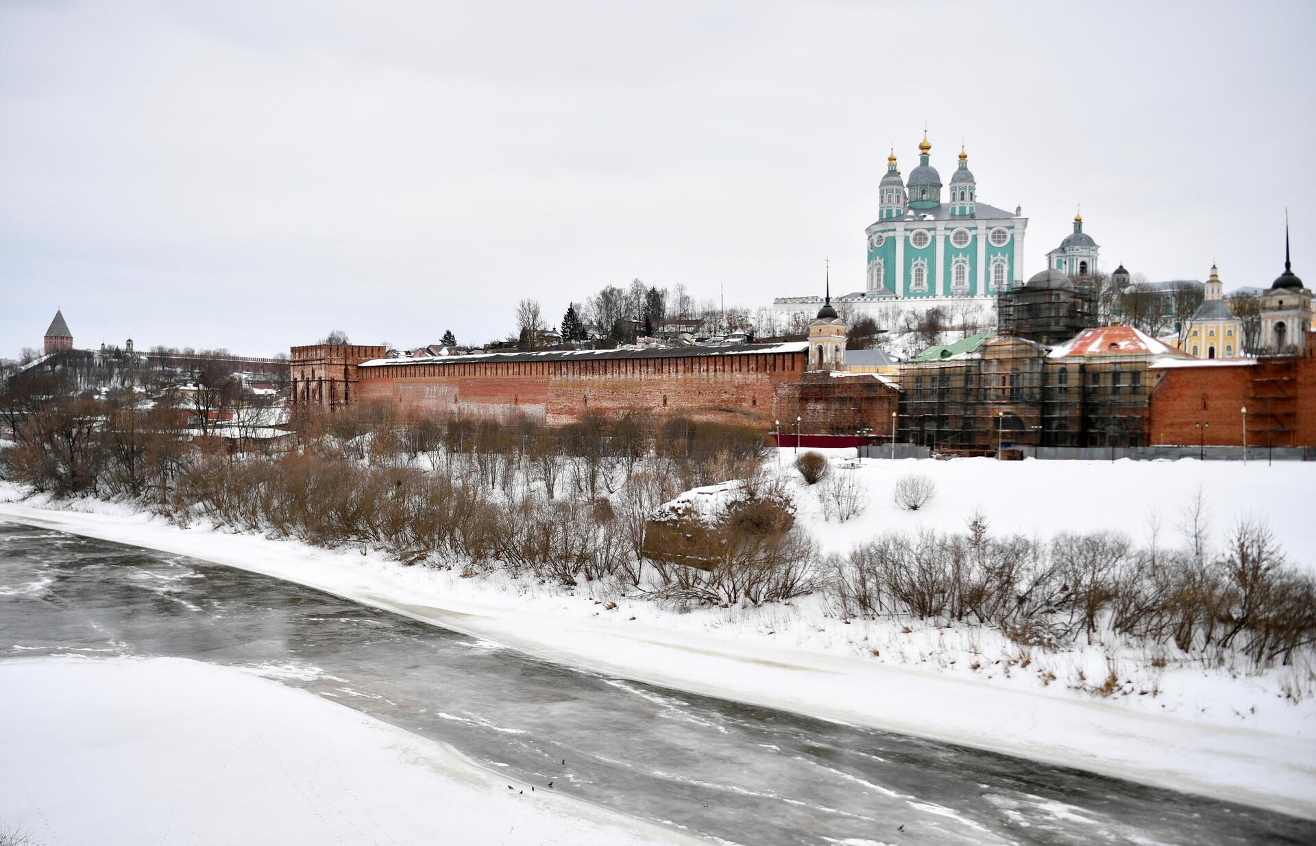 Река Днепр и Кафедральный собор Успения Пресвятой Богородицы в Смоленске - РИА Новости, 1920, 15.03.2022