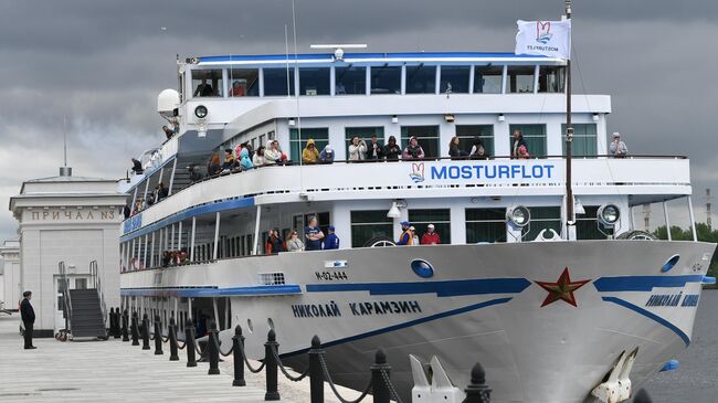 Теплоход Николай Карамзин Теплоход Николай Карамзин