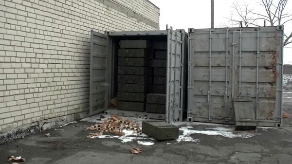 Ящики с боеприпасами на ракетно-артиллерийском складе ВСУ, взятом под контроль российскими военными. Архивное фото
