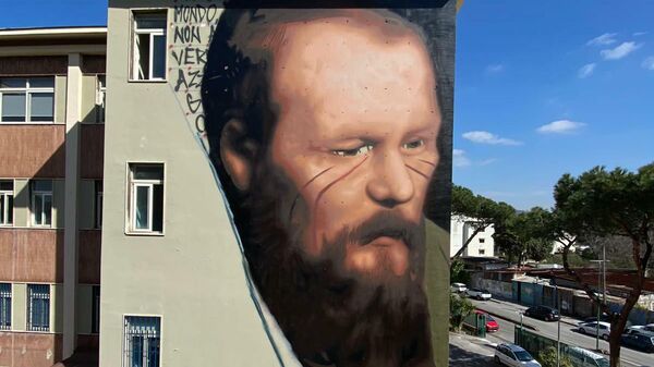 Мурал художника Йорита с изображением Федора Достоевского в Неаполе