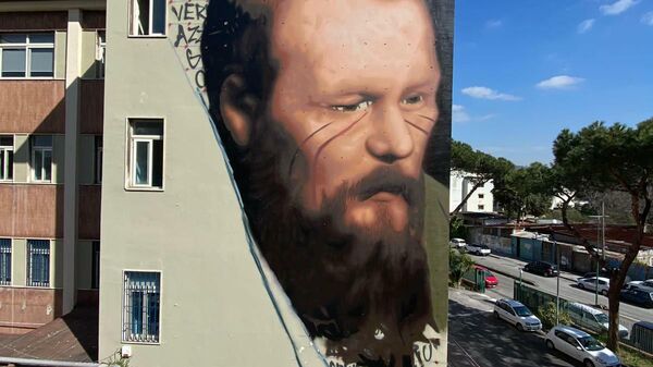 Мурал художника Йорита с изображением Федора Достоевского в Неаполе