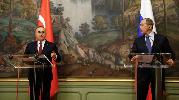 Министр иностранных дел России Сергей Лавров и министр иностранных дел Турции Мевлют Чавушоглу во время пресс-конференции в Москве. 16 марта 2022