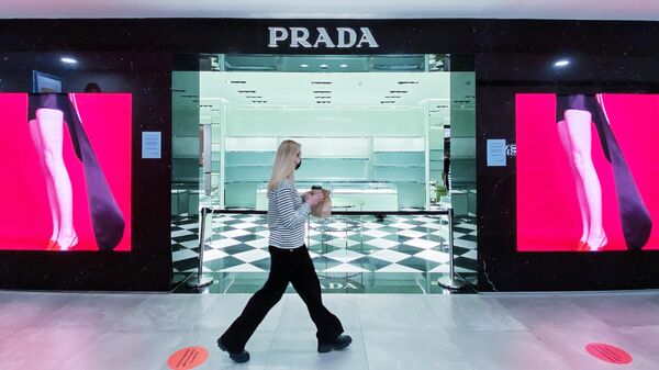 Закрытый магазин Prada в ЦУМе