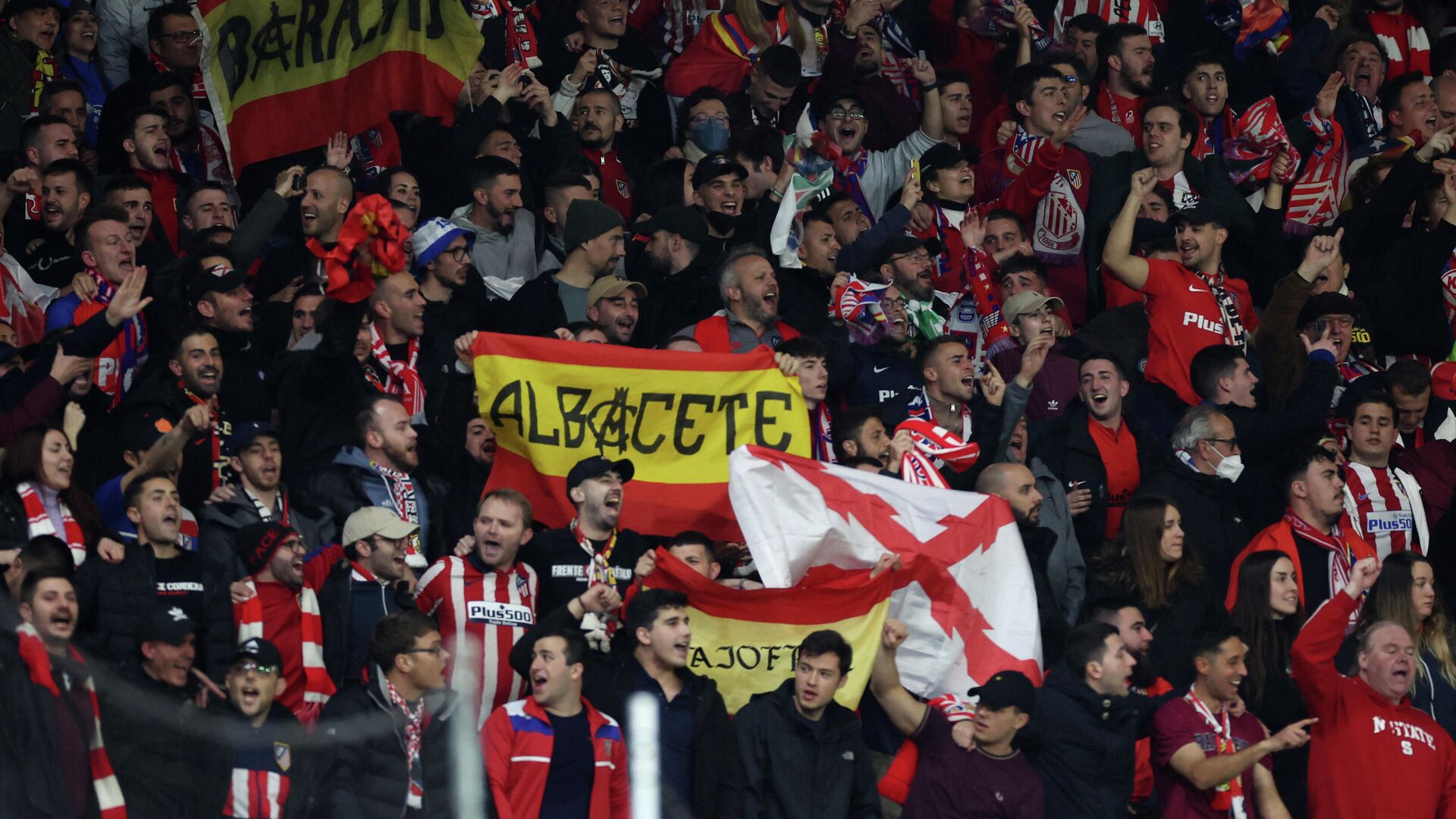Фанаты мадридского Атлетико - РИА Новости, 1920, 17.03.2022