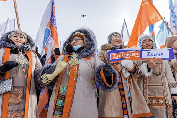 Участники патриотической акции в честь празднования Дня воссоединения Крыма с Россией в Якутске