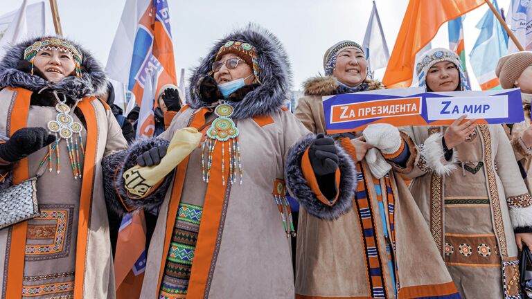 Участники патриотической акции в честь празднования Дня воссоединения Крыма с Россией в Якутске