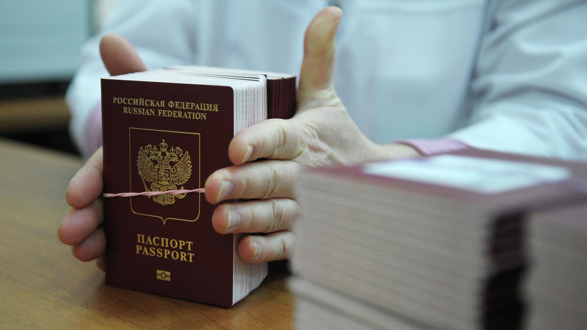 Готовые биометрические заграничные паспорта граждан РФ - РИА Новости, 1920, 22.05.2023