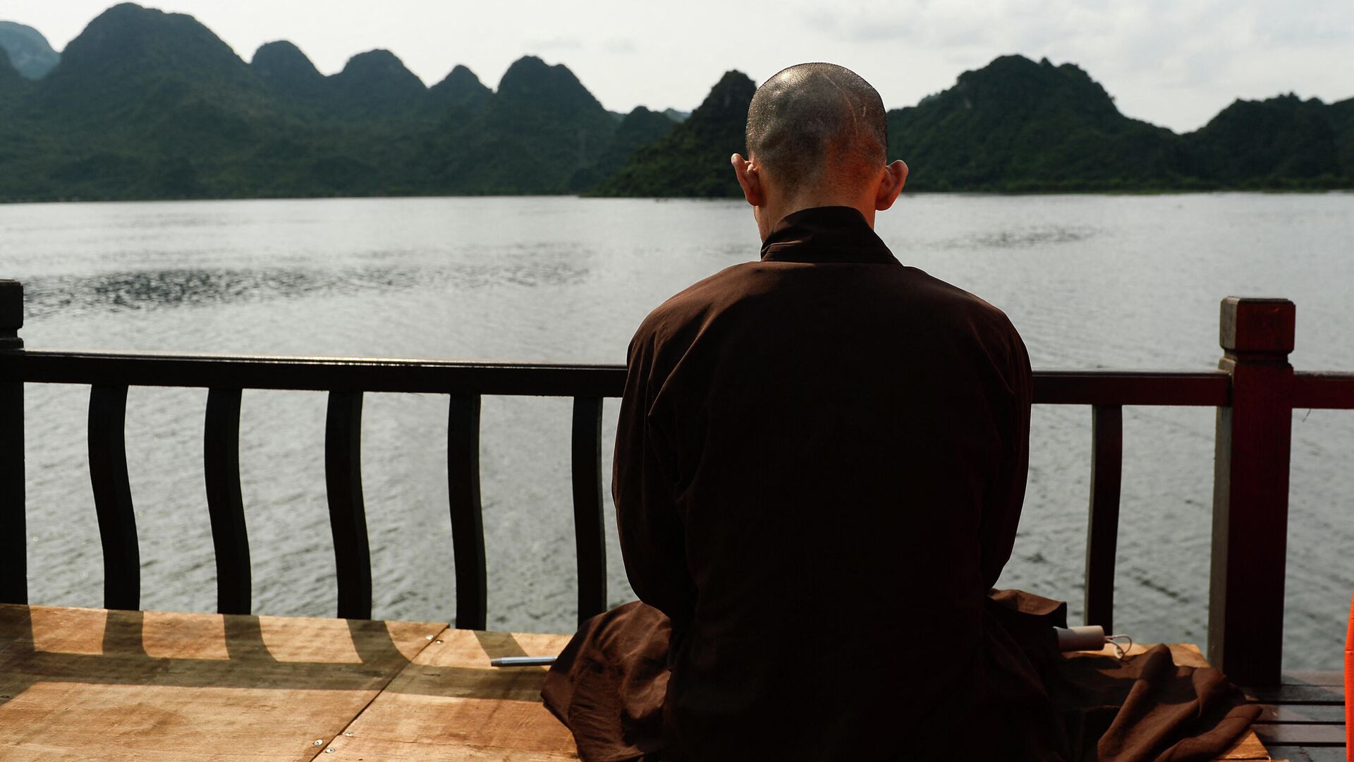 Буддийский монах на берегу озера во Вьетнаме - РИА Новости, 1920, 19.03.2022