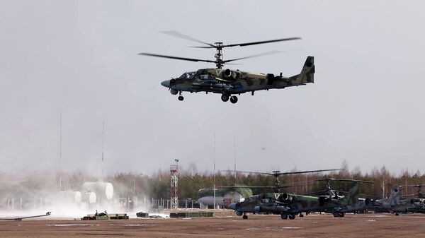 Вертолеты Ка-52 ВКС РФ перед выполнением боевого задания в ходе специальной военной операции на Украине. Стоп-кадр видео