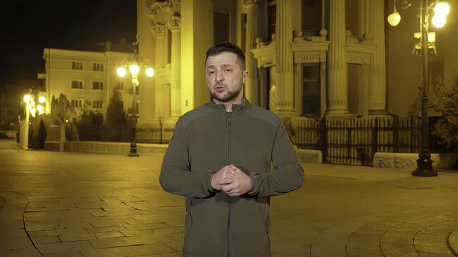 Президент Украины Владимир Зеленский во время телеобращения. Кадр из видео