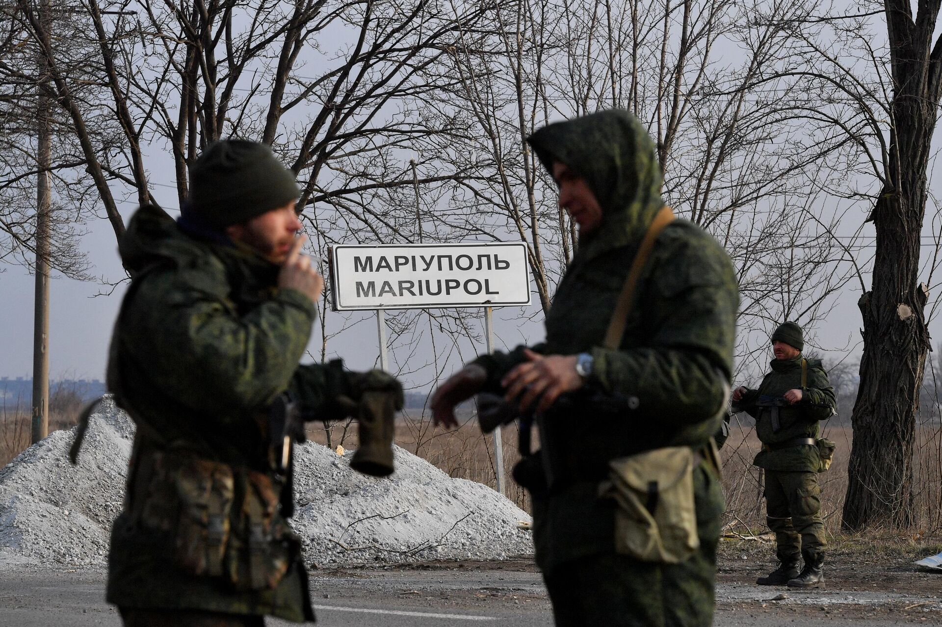 Военнослужащие Народной милиции ДНР на въезде в Мариуполь - РИА Новости, 1920, 21.03.2022