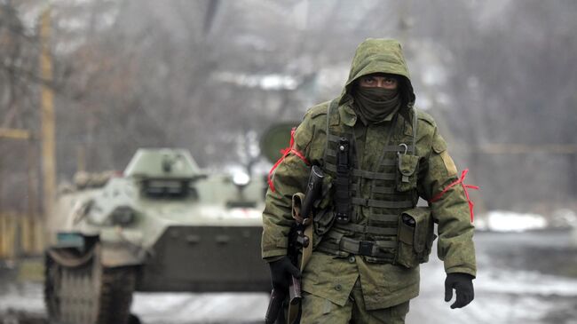 Боец Народной милиции ДНР в селе Рыбинское