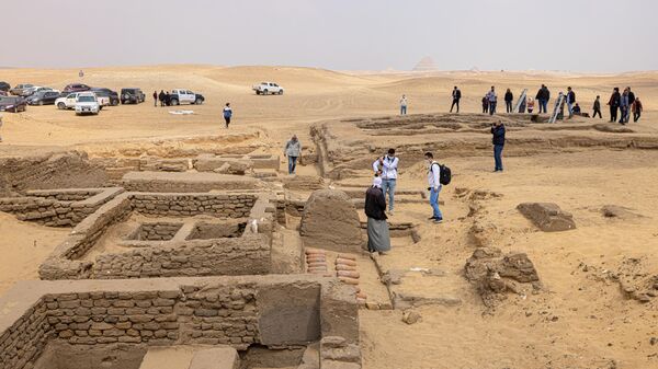 Район археологических раскопок к югу от столицы Египта Каира, где недавно были обнаружены пять древних гробниц фараонов