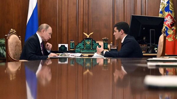 Президент РФ Владимир Путин и губернатор Ямало-Ненецкого автономного округа Дмитрий Артюхов во время встречи
