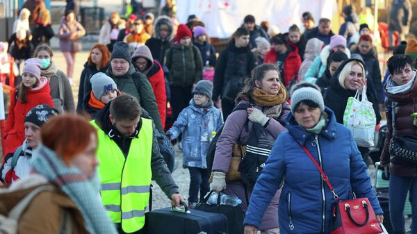 Беженцы на границе Украины и Польши в пункте пропуска Кросценко-Смильница