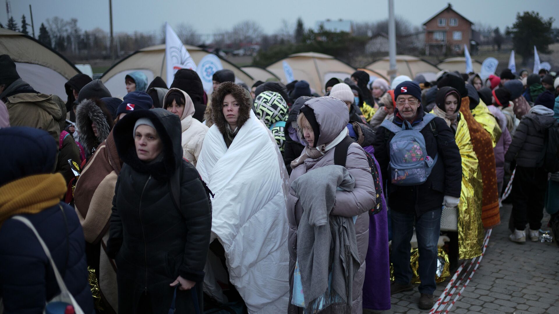 Беженцы на границе Украины и Польши в пункте пропуска Медыка - РИА Новости, 1920, 02.10.2023