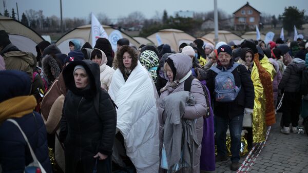 Беженцы на границе Украины и Польши в пункте пропуска Медыка