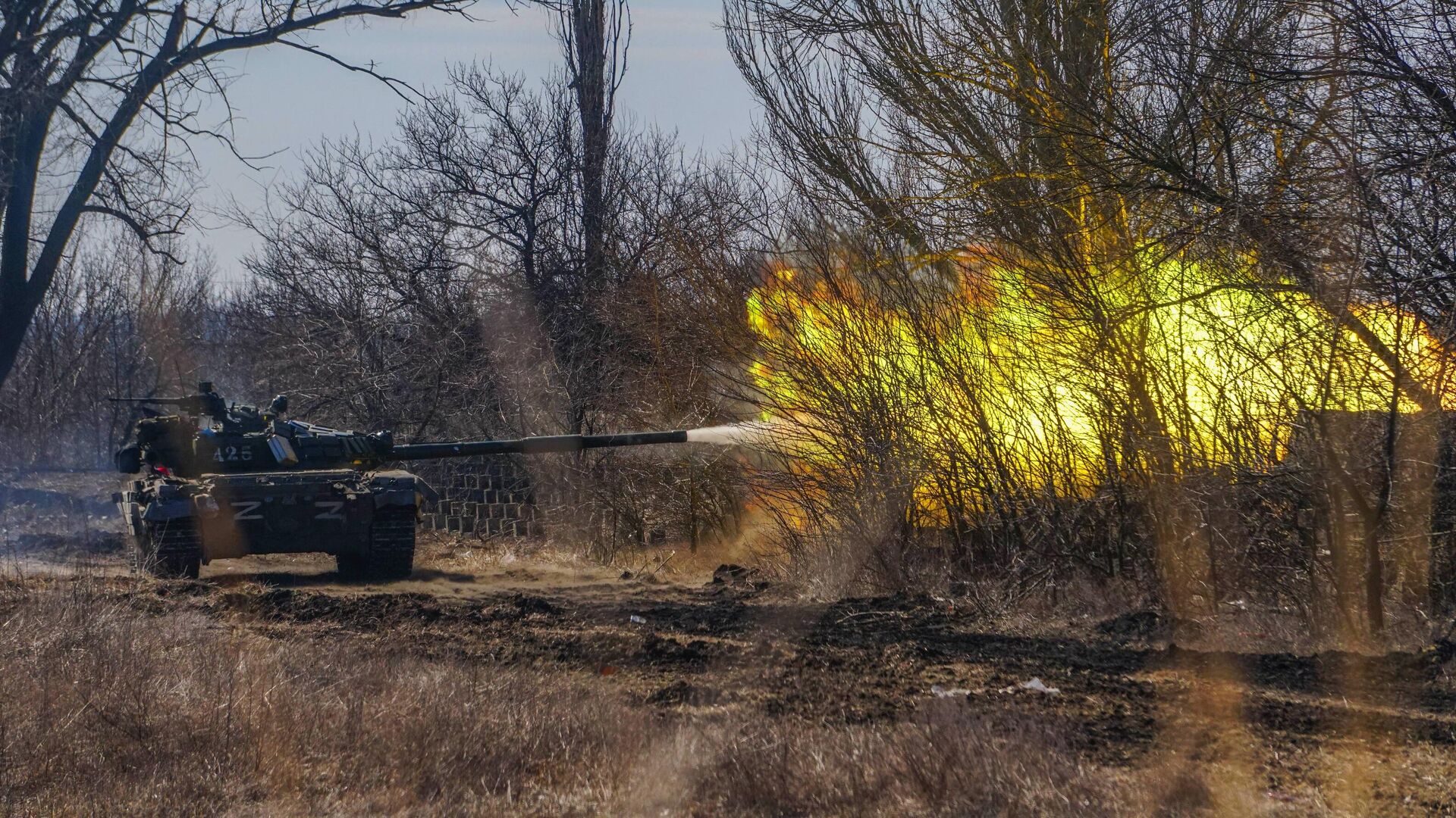 Военнослужащие Народной милиции ДНР ведут наступление в районе линии соприкосновения в Донецкой области - РИА Новости, 1920, 27.04.2023