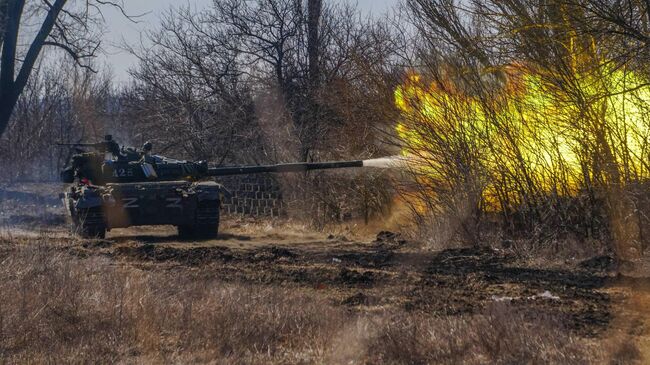 Военнослужащие Народной милиции ДНР ведут наступление в районе линии соприкосновения в Донецкой области