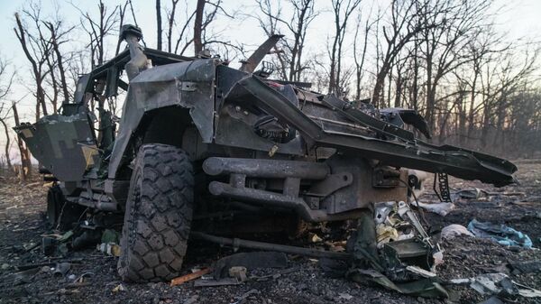Уничтоженная украинская бронетехника на линии соприкосновения в поселке Степное Донецкой области