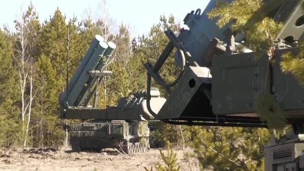 Зенитный ракетный комплекс Бук-МЗ работает по противовоздушной обороне Донбасса. Скриншот видео