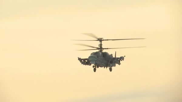 Вертолет Ка-52 ВКС РФ выполняет боевое задание в ходе специальной военной операции на Украине. Кадр видео