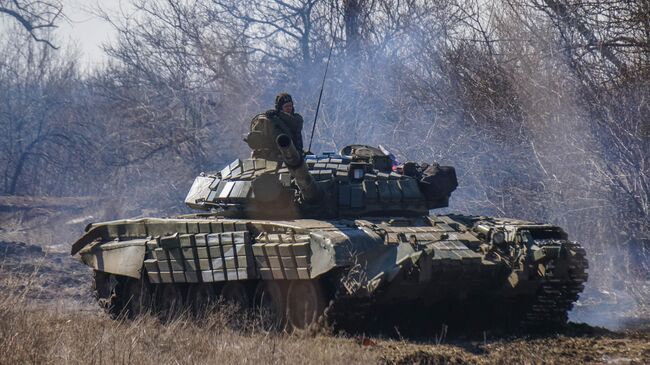 Военнослужащие Народной милиции ДНР ведут наступление