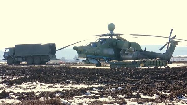 Ударный вертолет Ми-28 ВКС РФ во время специальной военной операции на Украине. Стоп-кадр видео