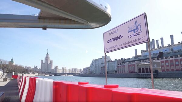 Барьеры против паводка установили на двух набережных в Москве, скрин с видео 