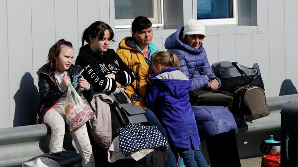 Беженцы из Харькова в пункте временного размещения в поселке Малиновка Белгородской области