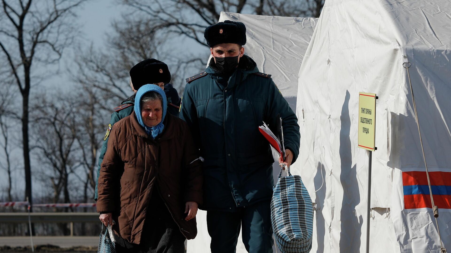 Беженка из Харькова в пункте временного размещения в поселке Малиновка Белгородской области - РИА Новости, 1920, 08.04.2022