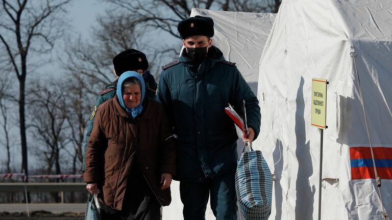 Беженка из Харькова в пункте временного размещения в посёлке Малиновка Белгородской области