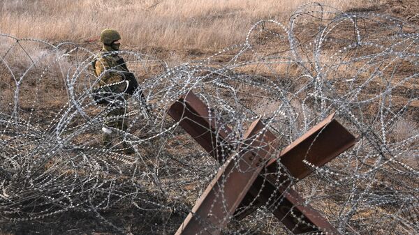 Саперы одной из инженерных бригад ВС РФ разминируют укрепрайон в Херсонской области