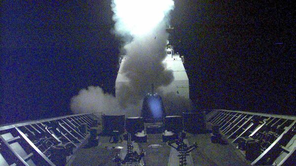 Запуск крылатой ракеты Томагавк с крейсера ВМС США USS Philippine Sea по целям на территории Югославии и Косово. 24 марта 1999 года