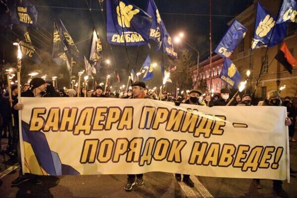 Участники марша, приуроченного к 112 годовщине со дня рождения Степана Бандеры, в Киеве