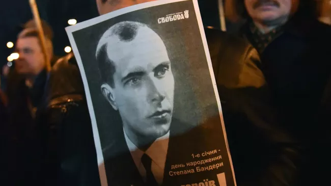 Участники марша националистов в честь дня рождения Степана Бандеры во Львове