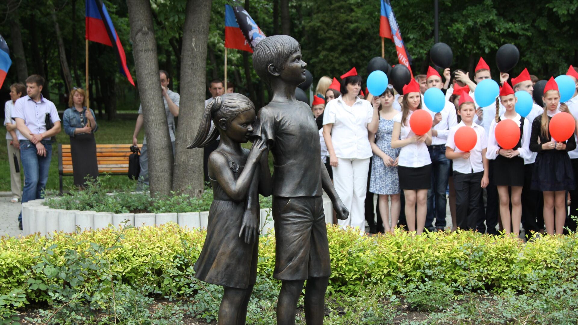 Памятная скульптура Детям Донбасса, детям войны в парке Ленинского Комсомола в Донецке. - РИА Новости, 1920, 27.07.2023