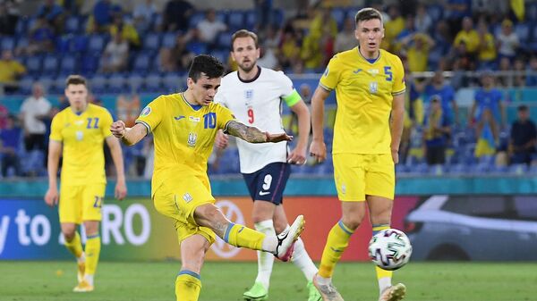 Футболисты сборной Украины (в желтом)