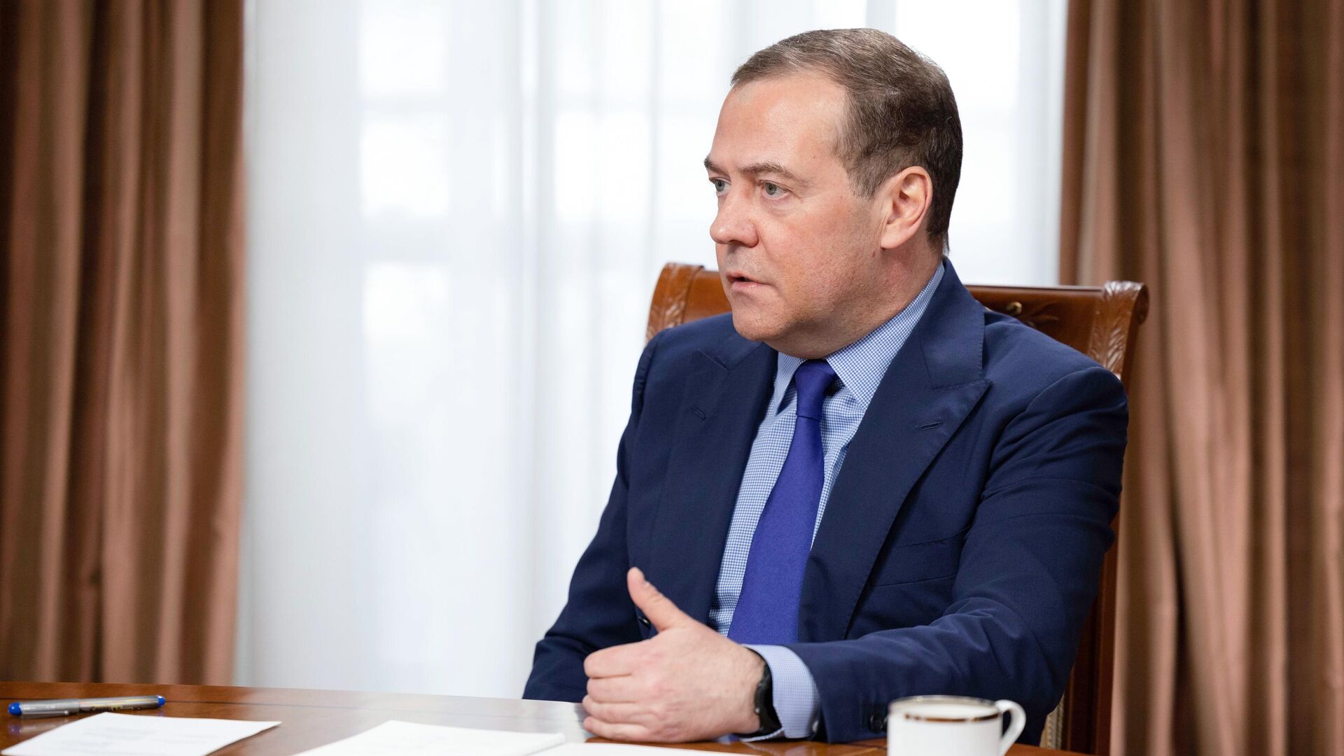 Заместитель председателя Совета безопасности РФ Дмитрий Медведев во время интервью МИА Россия сегодня и телеканалу RT - РИА Новости, 1920, 17.04.2022