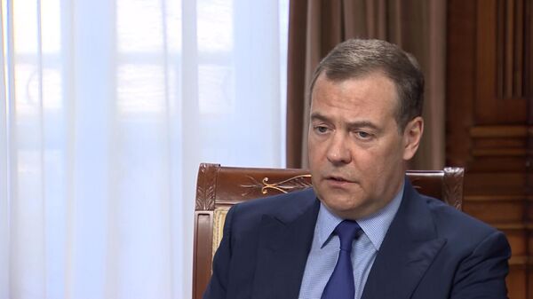 Они требуют тишины – Медведев о том, почему не комментирует переговоры России и Украины