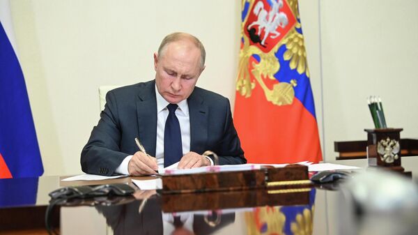 Путин запретил выдворять из России граждан ДНР, ЛНР и Украины