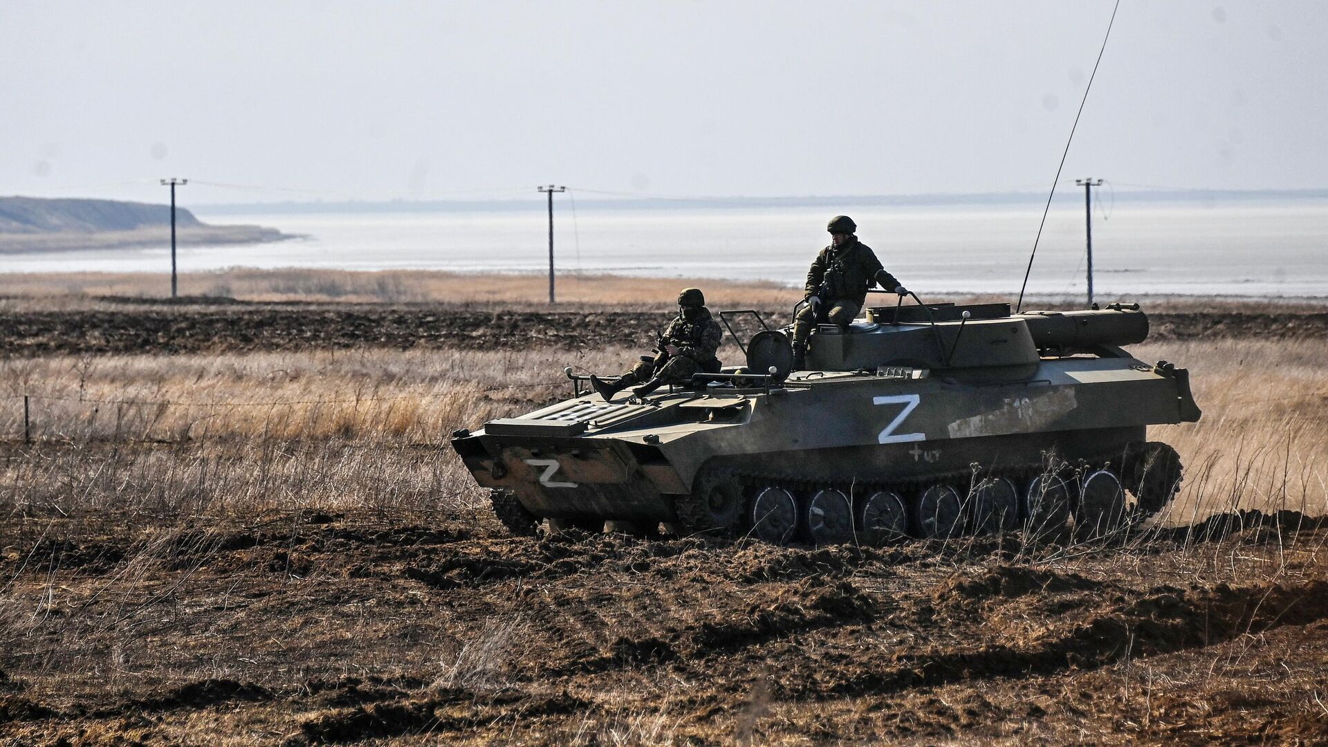 Российские военнослужащие на машине разминирования УР-77 - РИА Новости, 1920, 30.03.2022